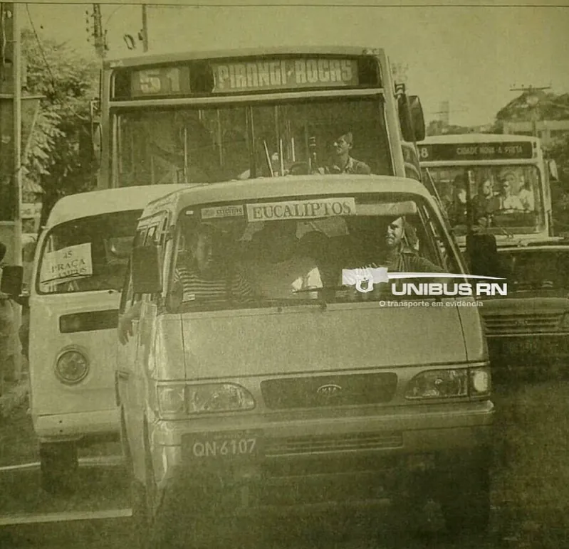 Ônibus antigo em circulação em Natal
